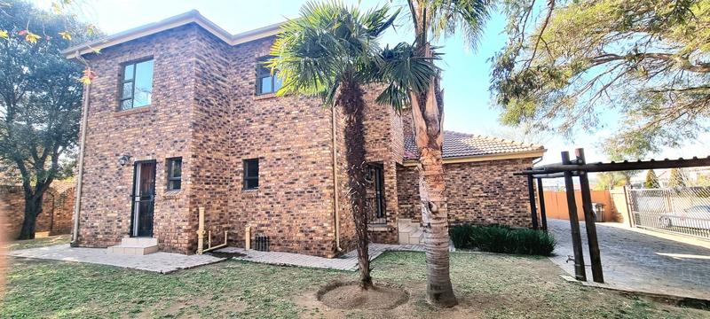 4 Bedroom Property for Sale in Amberfield Gauteng