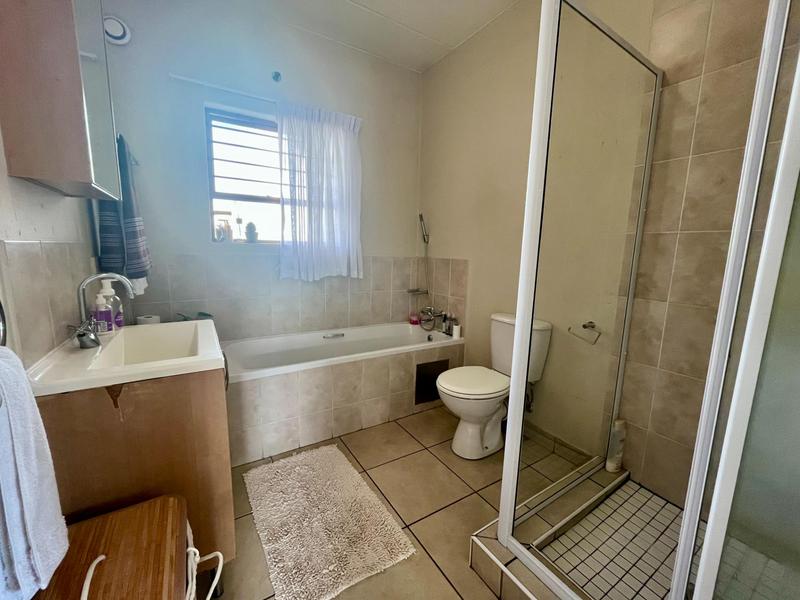 To Let 2 Bedroom Property for Rent in Douglasdale Gauteng