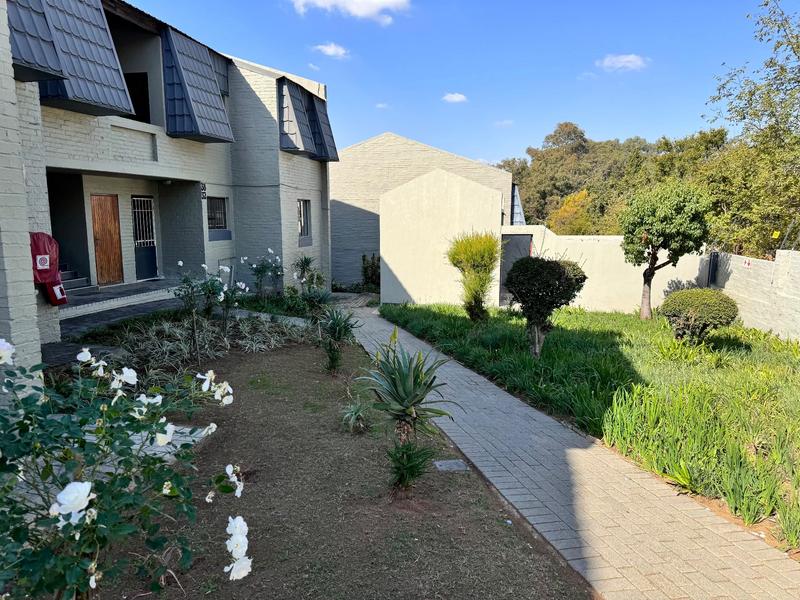 To Let 1 Bedroom Property for Rent in Petervale Gauteng