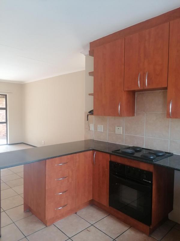 To Let 2 Bedroom Property for Rent in Sonneveld Gauteng