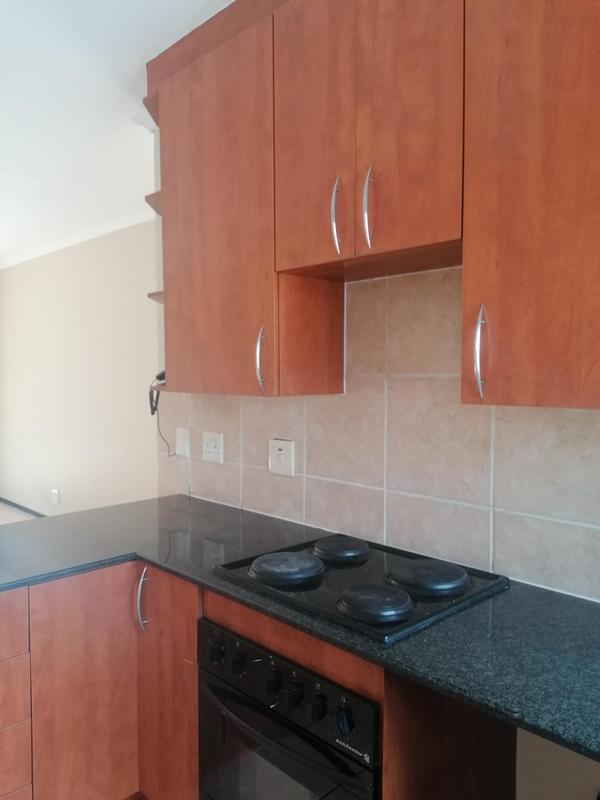 To Let 2 Bedroom Property for Rent in Sonneveld Gauteng