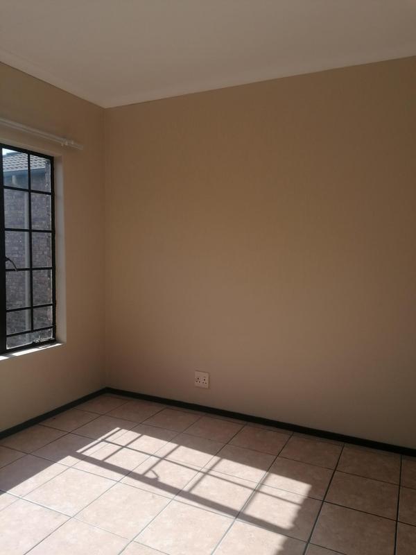 To Let 2 Bedroom Property for Rent in Sonneveld Gauteng