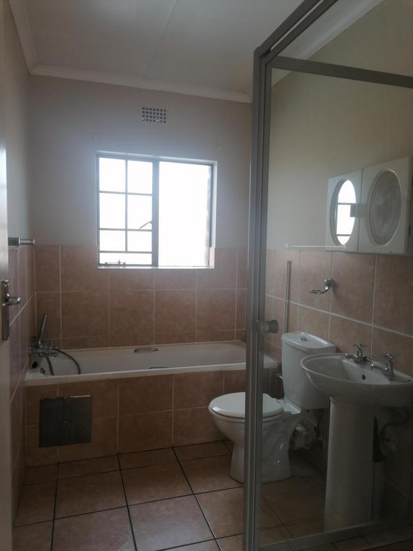 To Let 2 Bedroom Property for Rent in Sonneveld Gauteng