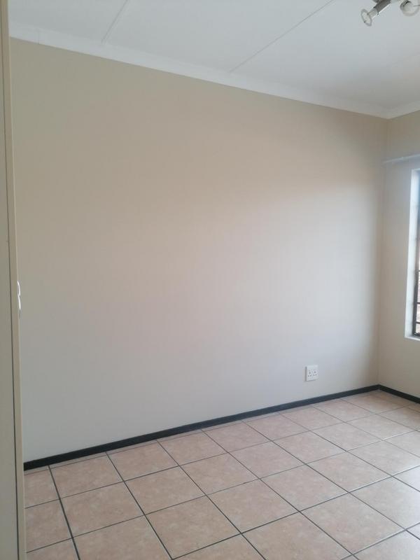 To Let 2 Bedroom Property for Rent in Sonneveld Gauteng