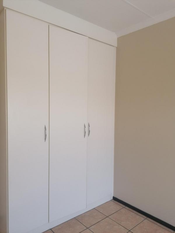 To Let 2 Bedroom Property for Rent in Sonneveld Gauteng
