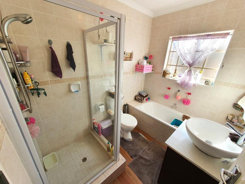 2 Bedroom Property for Sale in Magalieskruin Gauteng