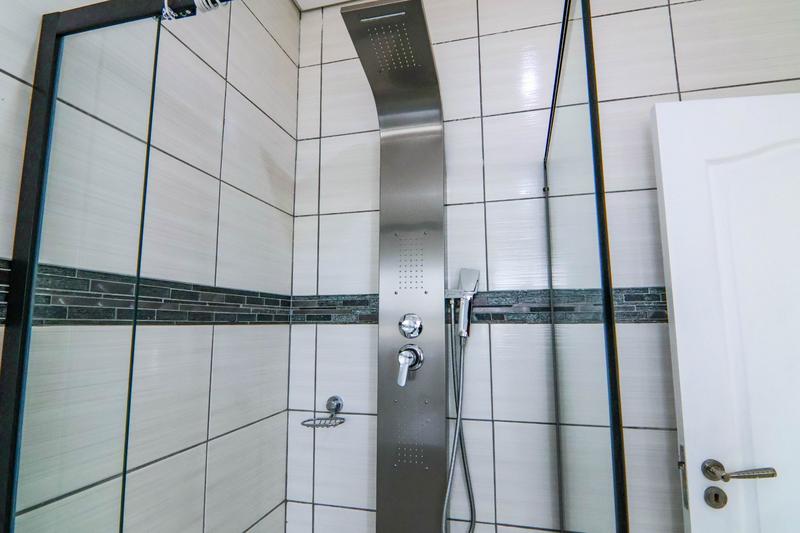 To Let 5 Bedroom Property for Rent in Copperleaf Estate Gauteng
