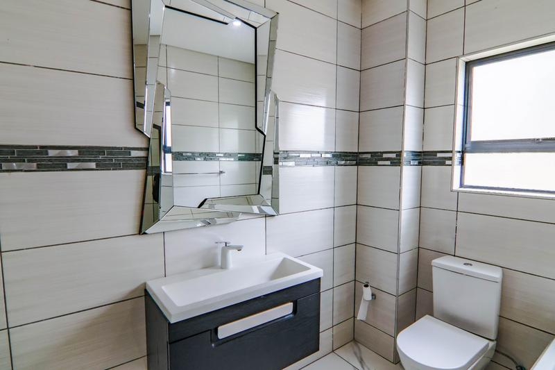 To Let 5 Bedroom Property for Rent in Copperleaf Estate Gauteng