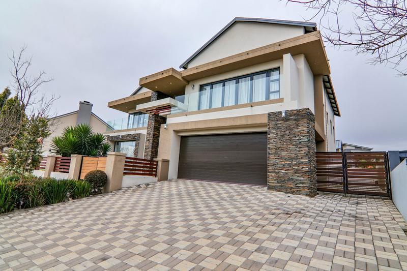 To Let 5 Bedroom Property for Rent in Copperleaf Estate Gauteng