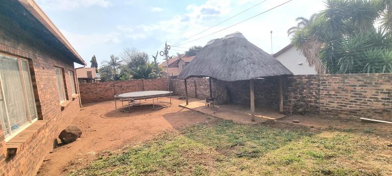 3 Bedroom Property for Sale in Rooihuiskraal North Gauteng