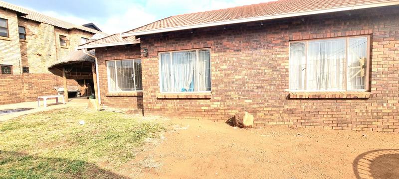 3 Bedroom Property for Sale in Rooihuiskraal North Gauteng