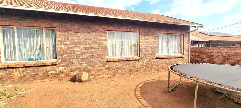 3 Bedroom Property for Sale in Rooihuiskraal North Gauteng