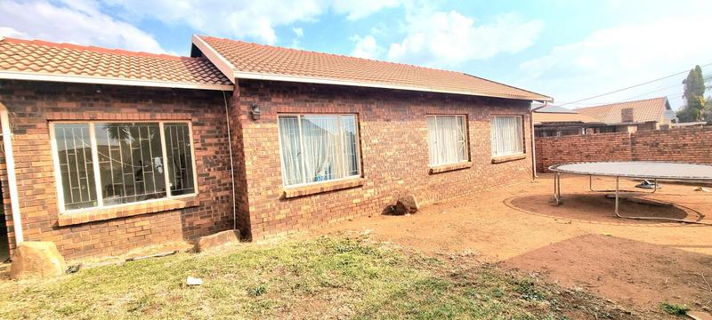 3 Bedroom Property for Sale in Rooihuiskraal North Gauteng