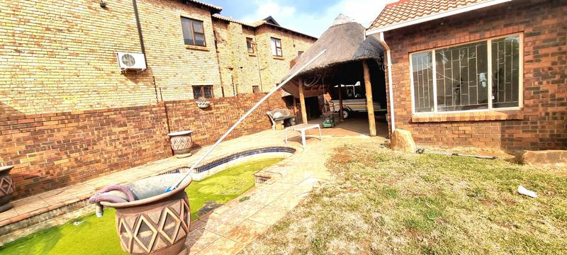 3 Bedroom Property for Sale in Rooihuiskraal North Gauteng