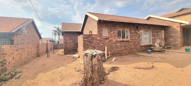 3 Bedroom Property for Sale in Rooihuiskraal North Gauteng
