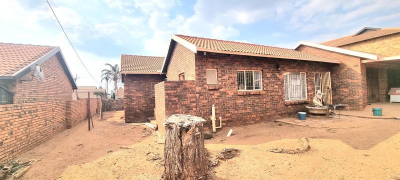 3 Bedroom Property for Sale in Rooihuiskraal North Gauteng