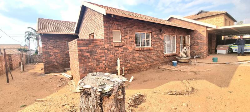 3 Bedroom Property for Sale in Rooihuiskraal North Gauteng