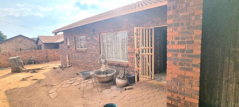 3 Bedroom Property for Sale in Rooihuiskraal North Gauteng
