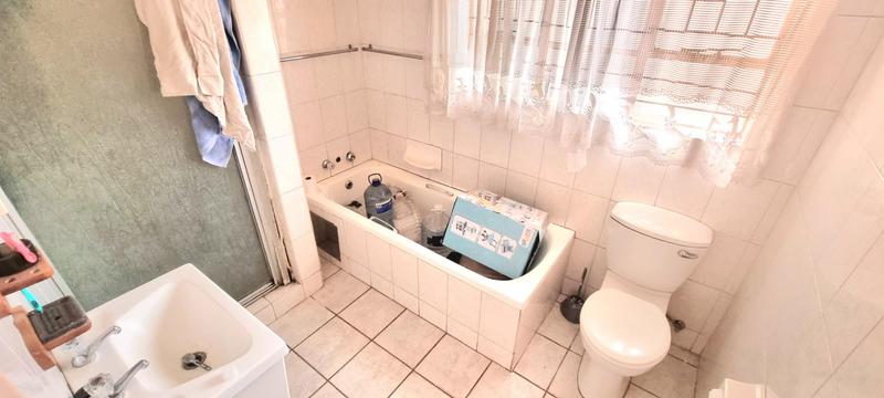 3 Bedroom Property for Sale in Rooihuiskraal North Gauteng