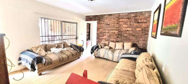3 Bedroom Property for Sale in Rooihuiskraal North Gauteng