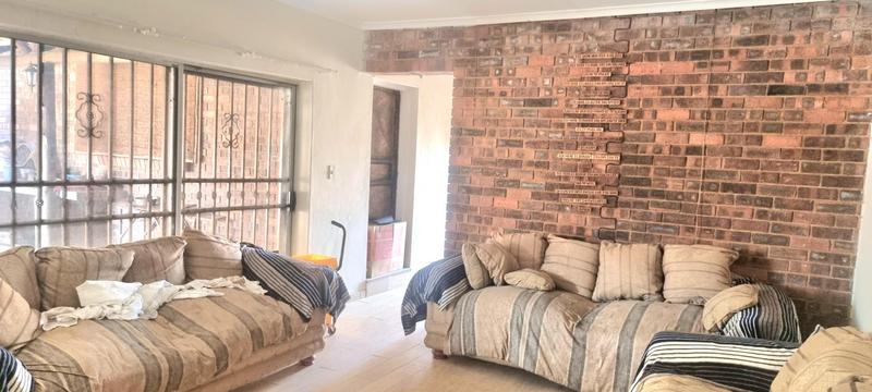 3 Bedroom Property for Sale in Rooihuiskraal North Gauteng
