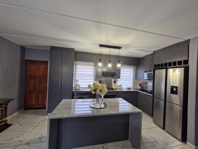 2 Bedroom Property for Sale in Gosforth Park Gauteng