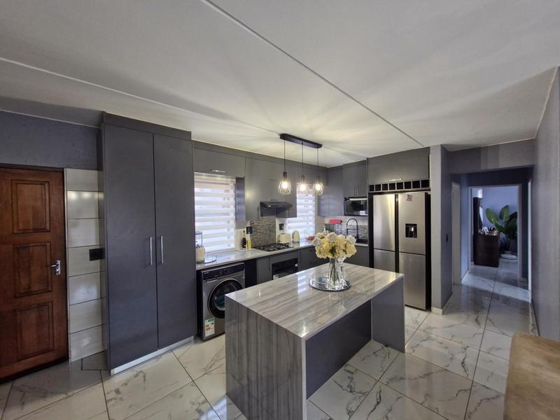 2 Bedroom Property for Sale in Gosforth Park Gauteng