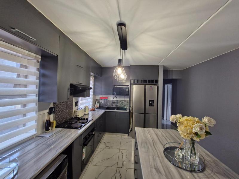 2 Bedroom Property for Sale in Gosforth Park Gauteng