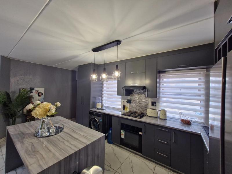 2 Bedroom Property for Sale in Gosforth Park Gauteng