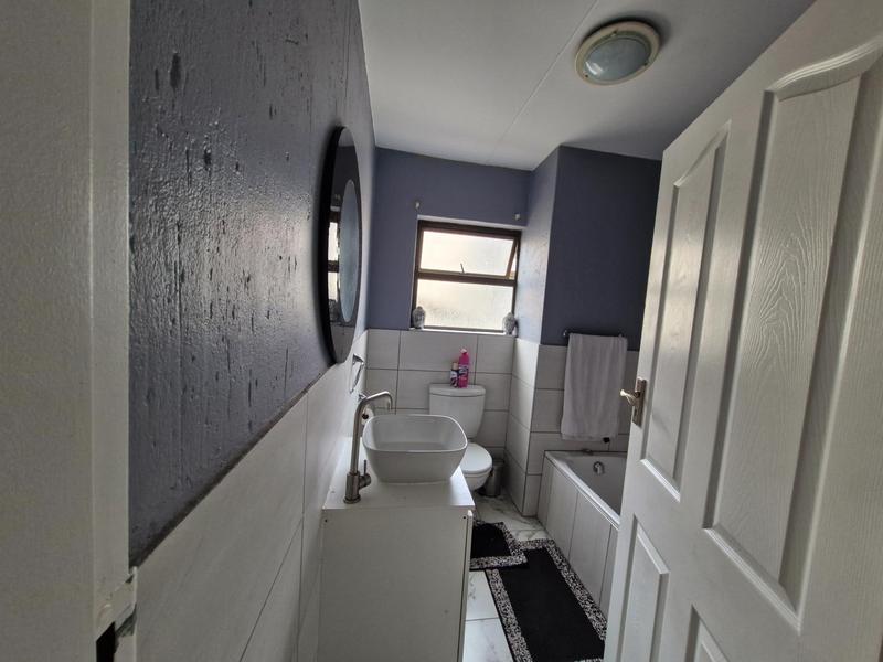 2 Bedroom Property for Sale in Gosforth Park Gauteng