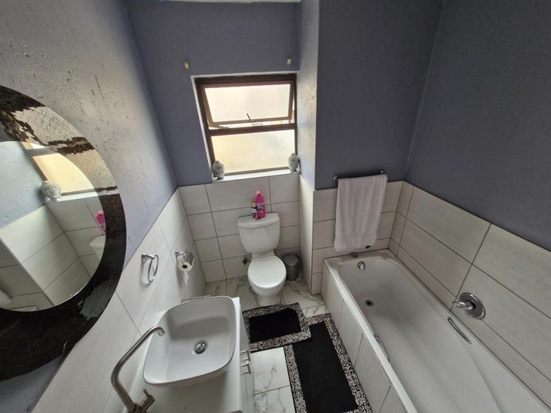 2 Bedroom Property for Sale in Gosforth Park Gauteng