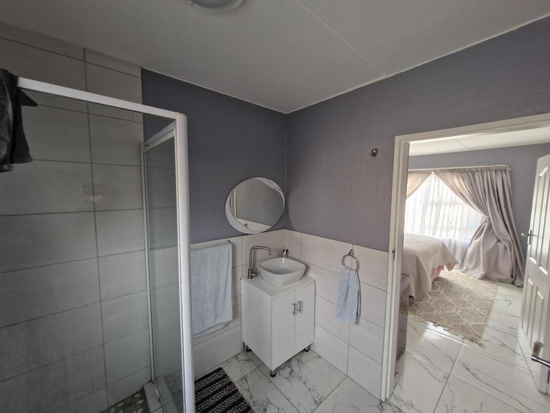 2 Bedroom Property for Sale in Gosforth Park Gauteng
