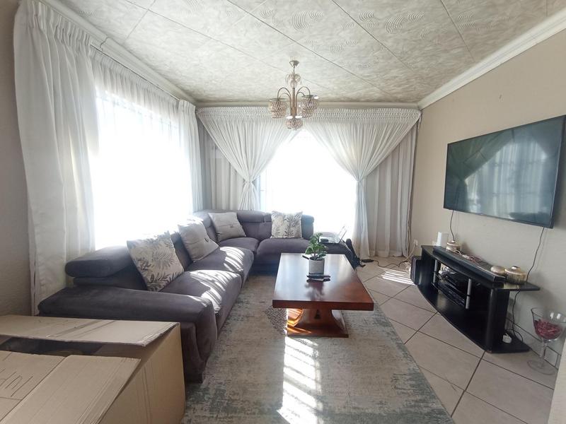 To Let 3 Bedroom Property for Rent in Ormonde Gauteng