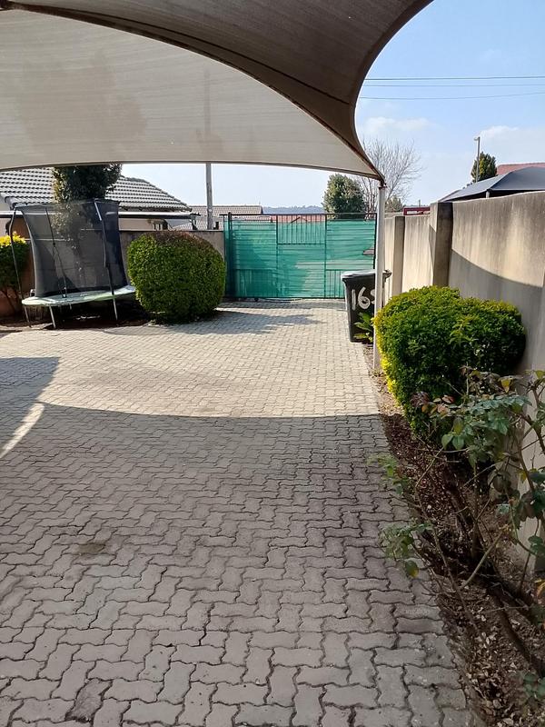 3 Bedroom Property for Sale in Kya Sands Gauteng