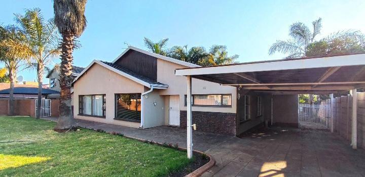 4 Bedroom Property for Sale in Farrarmere Gauteng
