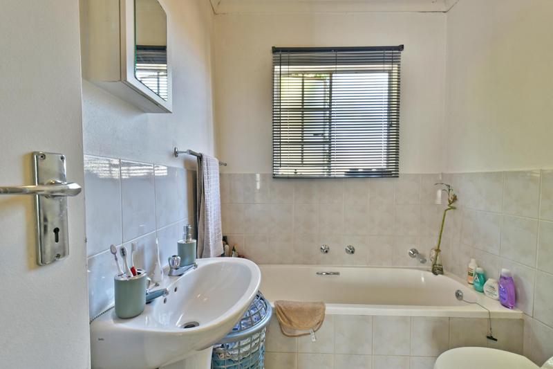 2 Bedroom Property for Sale in Wilgeheuwel Gauteng