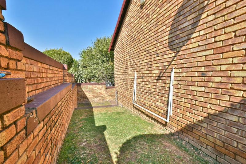 2 Bedroom Property for Sale in Wilgeheuwel Gauteng