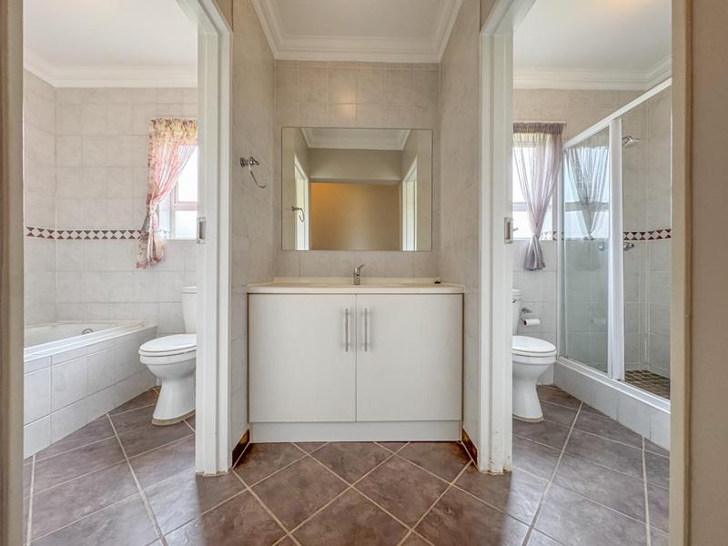 To Let 4 Bedroom Property for Rent in Midstream Estate Gauteng