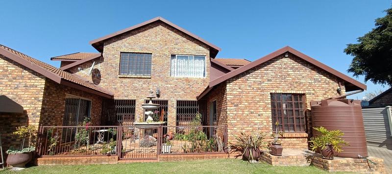 5 Bedroom Property for Sale in Theresa Park Gauteng