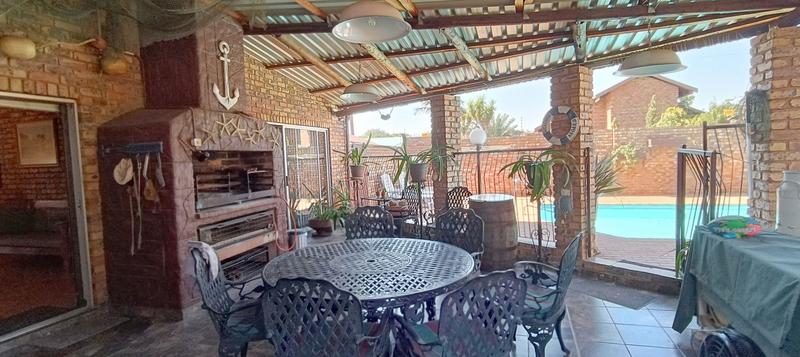 5 Bedroom Property for Sale in Theresa Park Gauteng