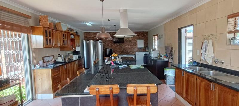 5 Bedroom Property for Sale in Theresa Park Gauteng