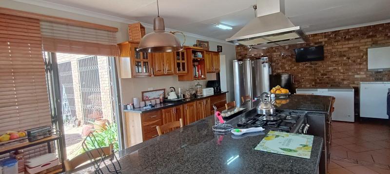 5 Bedroom Property for Sale in Theresa Park Gauteng