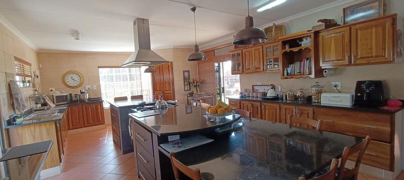 5 Bedroom Property for Sale in Theresa Park Gauteng