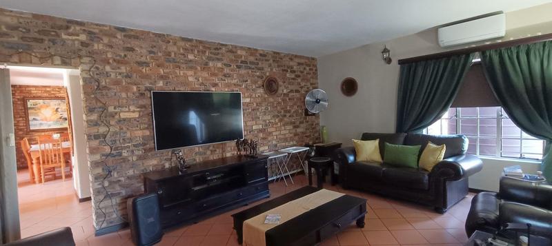 5 Bedroom Property for Sale in Theresa Park Gauteng