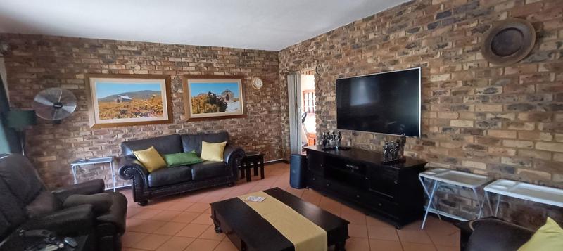 5 Bedroom Property for Sale in Theresa Park Gauteng