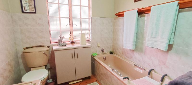5 Bedroom Property for Sale in Theresa Park Gauteng