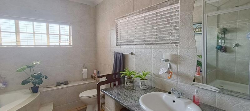 5 Bedroom Property for Sale in Theresa Park Gauteng