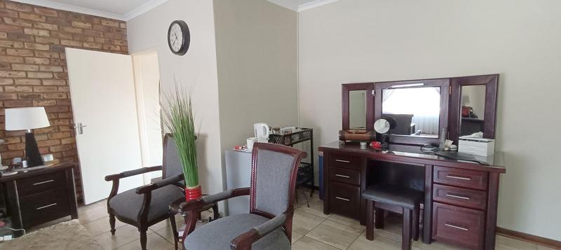 5 Bedroom Property for Sale in Theresa Park Gauteng
