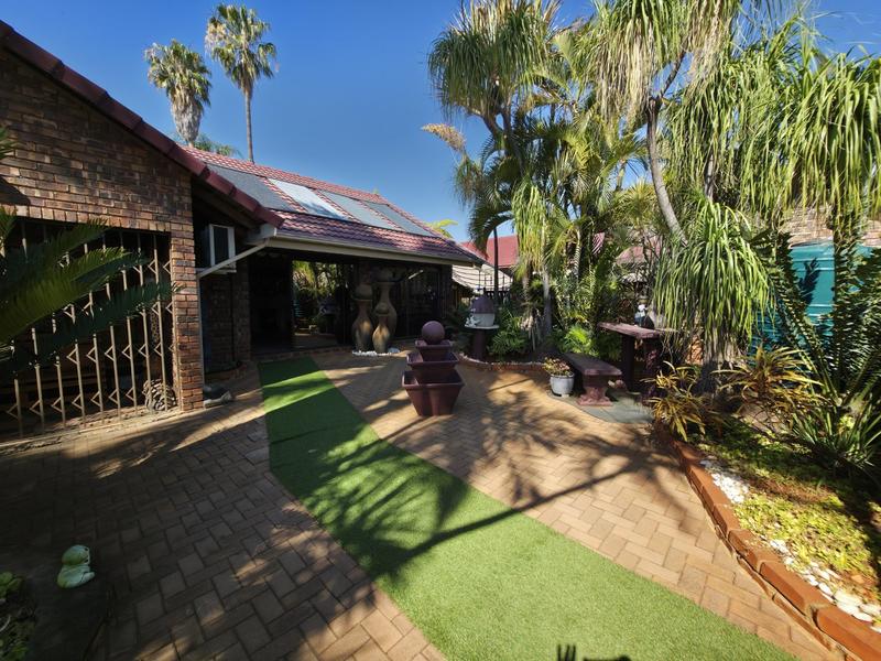 4 Bedroom Property for Sale in Dorandia Gauteng