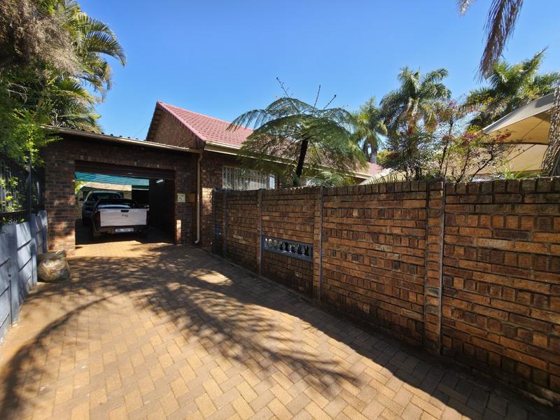 4 Bedroom Property for Sale in Dorandia Gauteng
